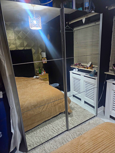 White mirrored sliding door - mirrored,